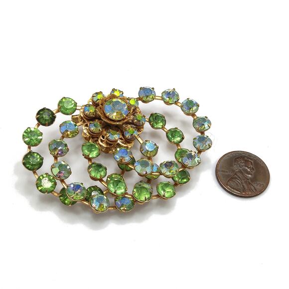 Lisa Jewels Peridot Green Rhinestone Brooch, Gold Plated, 1950s Vintage Jewelry - Picture 6 of 10